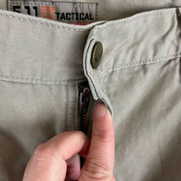 5.11 Tactical Series Cargo Pants Khaki SZ 34X32 Outdoor Hiking Hunting Work 7425 - Picture 7 of 9